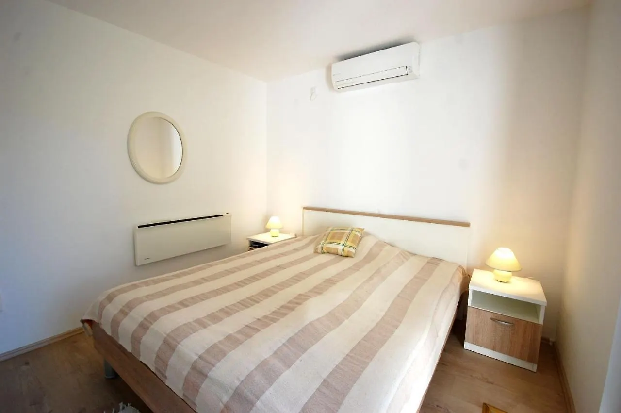 Apartments Inka Njivice Croatia