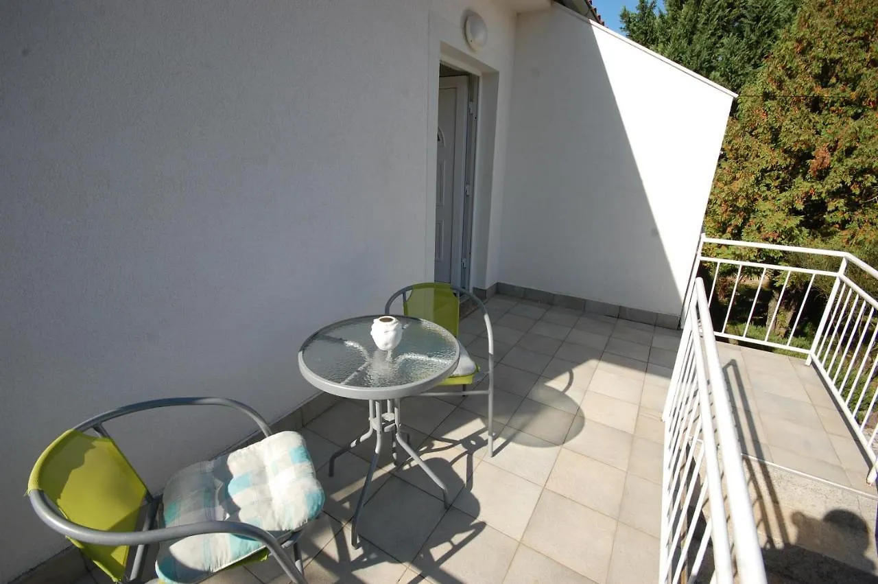 Apartments Inka Njivice Croatia