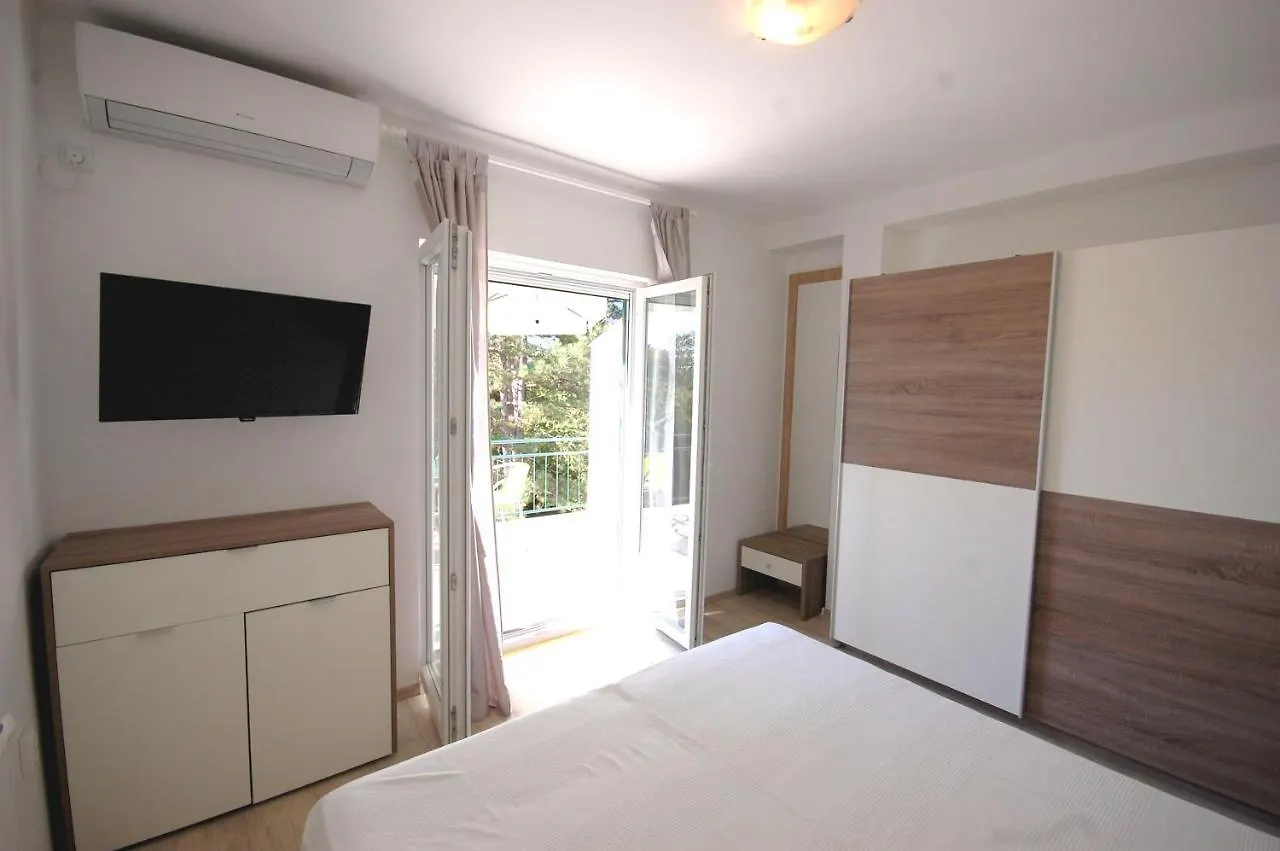 Apartments Inka Njivice Croatia